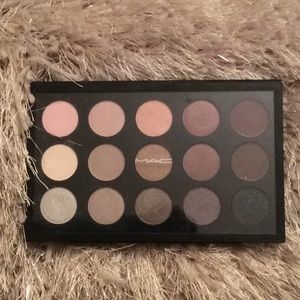 MAC nude smoky eyeshadow palette